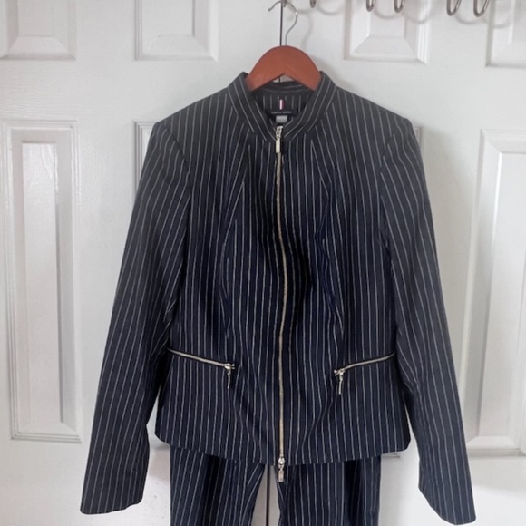 Tommy Hifliger Womens Striped Suit Striped Size 10 (Jacket) & 12 (Pants) - Picture 2 of 12